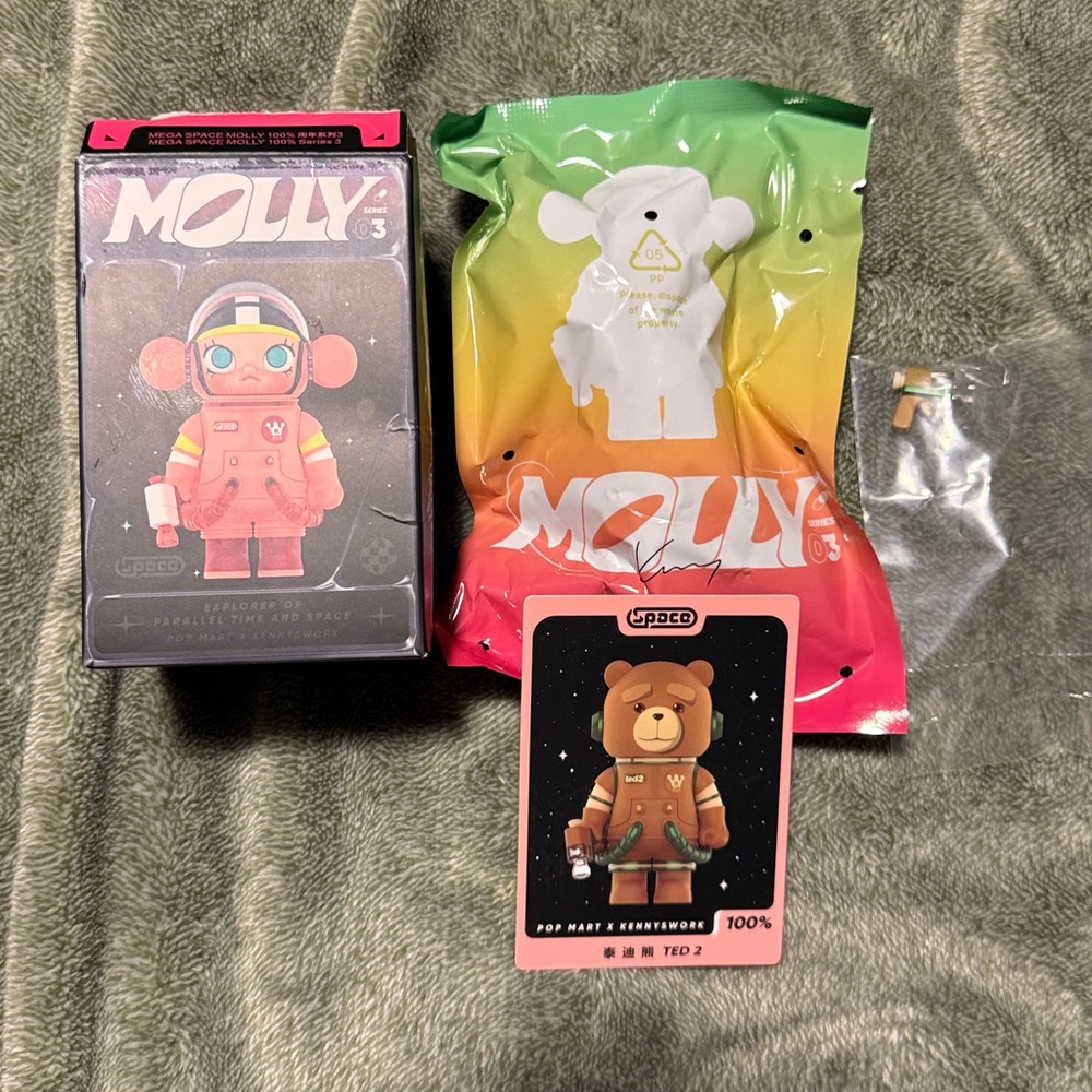 Pop Mart MEGA SPACE MOLLY 100% Series 3- confirmed Ted 2